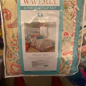 Waverly‎ Wild Card Bloom King Quilt Set - Multicolor